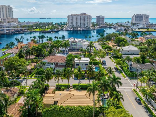 359 Poinciana Dr, Fort Lauderdale FL 33301