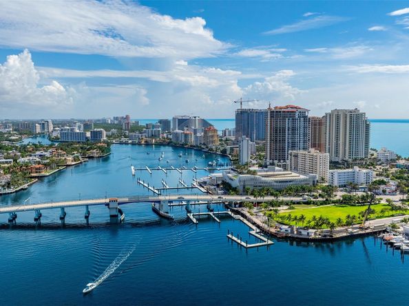 359 Poinciana Dr, Fort Lauderdale FL 33301