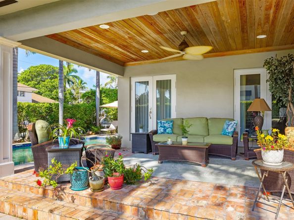 359 Poinciana Dr, Fort Lauderdale FL 33301