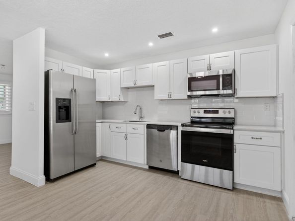 208 NE 14th Avenue, Pompano Beach FL 33060