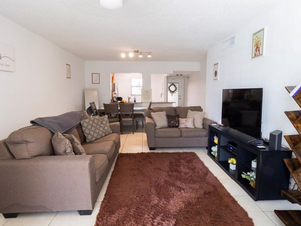 1810 N Lauderdale Ave 2102, North Lauderdale FL 33068