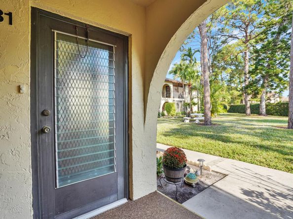 142 Lake Pine Circle B1, Greenacres FL 33463