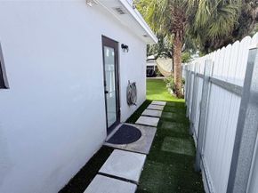 433 NW 15th Way, Fort Lauderdale FL 33311