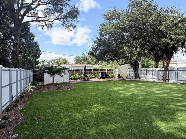 433 NW 15th Way, Fort Lauderdale FL 33311