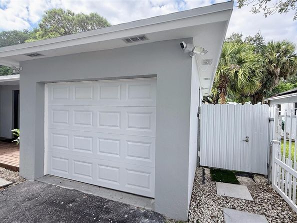 433 NW 15th Way, Fort Lauderdale FL 33311