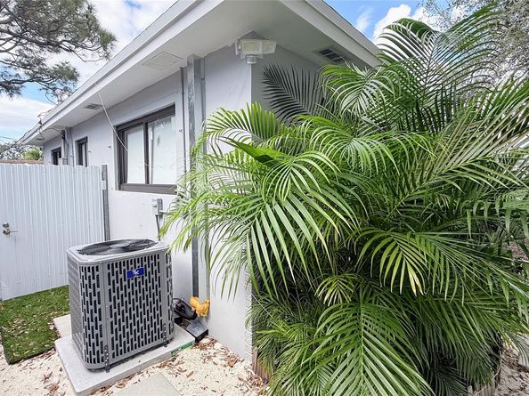 433 NW 15th Way, Fort Lauderdale FL 33311