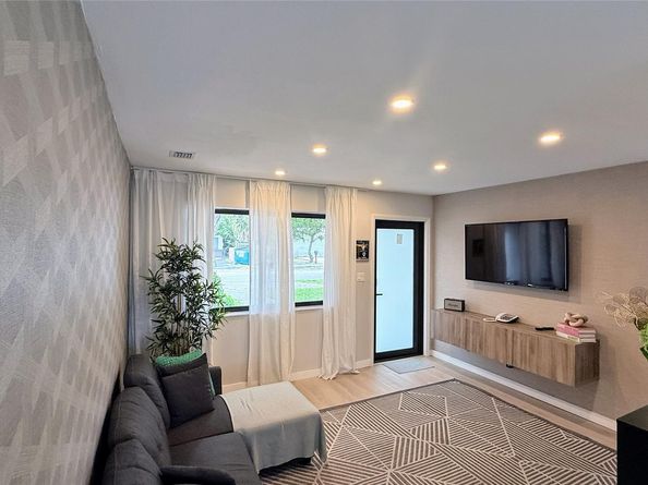 433 NW 15th Way, Fort Lauderdale FL 33311