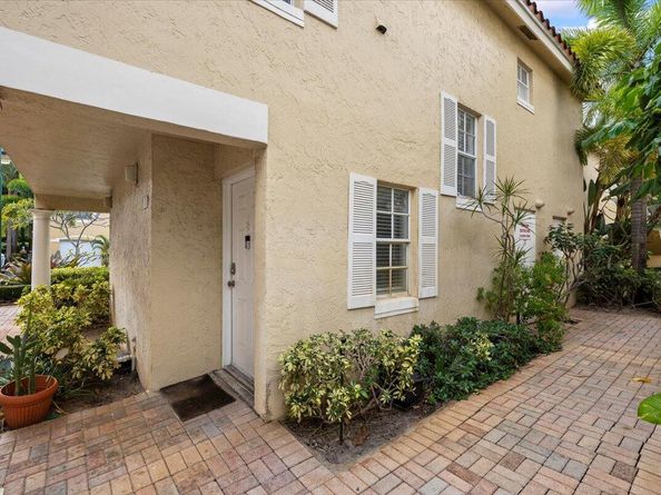 1015 Lake Shore Drive 105, Lake Park FL 33403