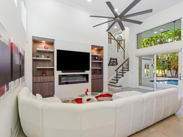 127 Swan Ave, Plantation FL 33324