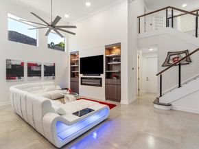 127 Swan Ave, Plantation FL 33324