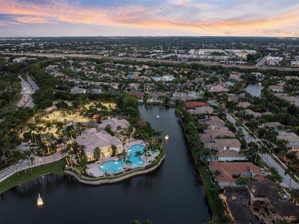 127 Swan Ave, Plantation FL 33324