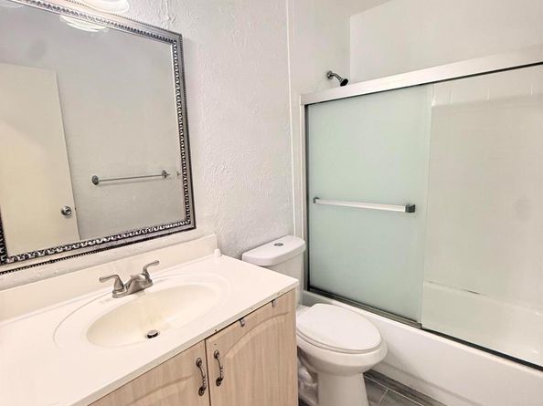 906 SW 9th Street Circle 204, Boca Raton FL 33486