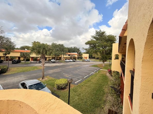 906 SW 9th Street Circle 204, Boca Raton FL 33486