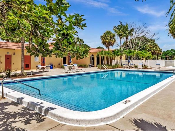 906 SW 9th Street Circle 204, Boca Raton FL 33486