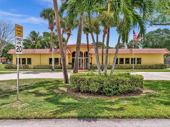906 SW 9th Street Circle 204, Boca Raton FL 33486