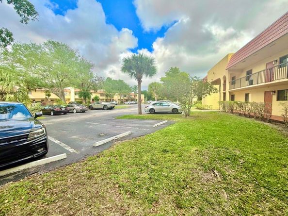 906 SW 9th Street Circle 204, Boca Raton FL 33486