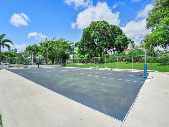 3246 Carambola Cir 3246, Pompano Beach FL 33066