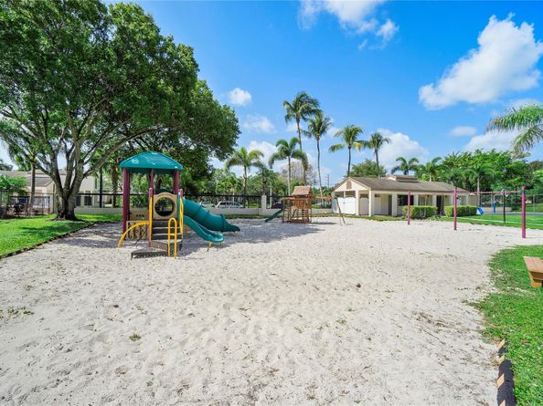 3246 Carambola Cir 3246, Pompano Beach FL 33066