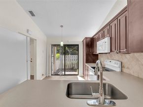 3246 Carambola Cir 3246, Pompano Beach FL 33066