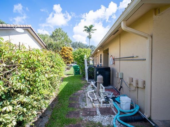 11020 NW 8TH Court, Coral Springs FL 33071