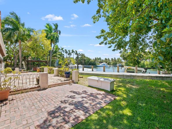 629 SW 8th Ter, Fort Lauderdale FL 33315