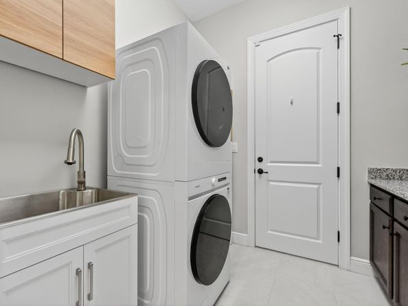 8880 NW 37th Dr, Coral Springs FL 33065