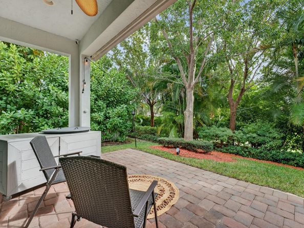 8880 NW 37th Dr, Coral Springs FL 33065