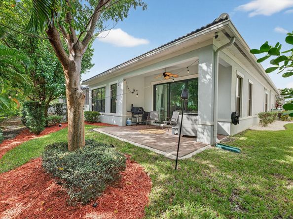 8880 NW 37th Dr, Coral Springs FL 33065