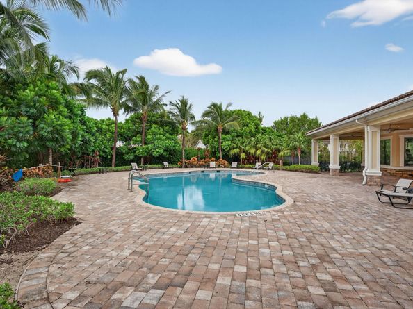 8880 NW 37th Dr, Coral Springs FL 33065