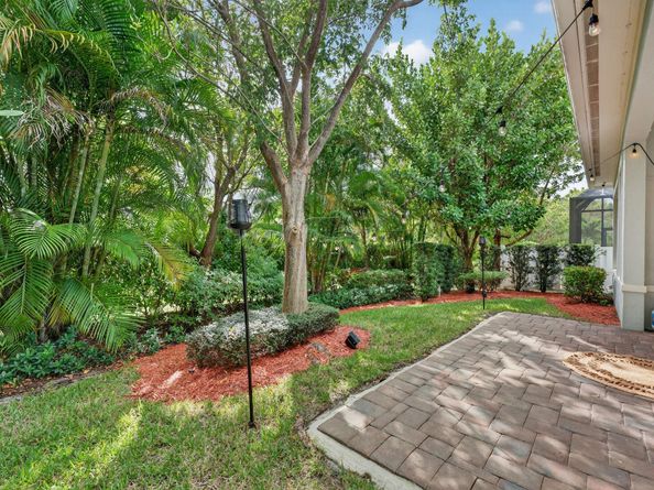 8880 NW 37th Dr, Coral Springs FL 33065