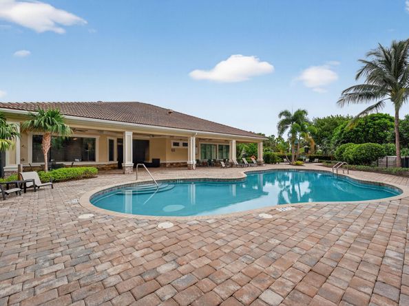 8880 NW 37th Dr, Coral Springs FL 33065