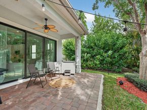 8880 NW 37th Dr, Coral Springs FL 33065