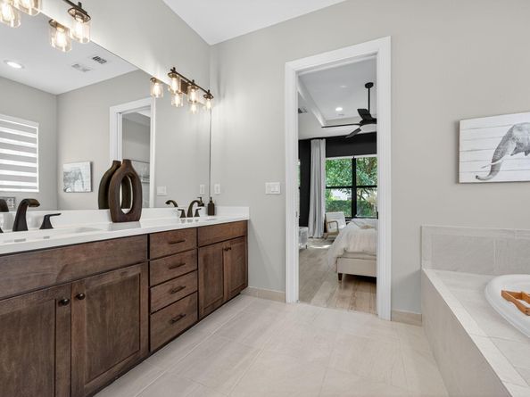 8880 NW 37th Dr, Coral Springs FL 33065