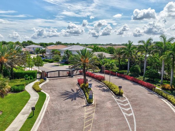 8880 NW 37th Dr, Coral Springs FL 33065