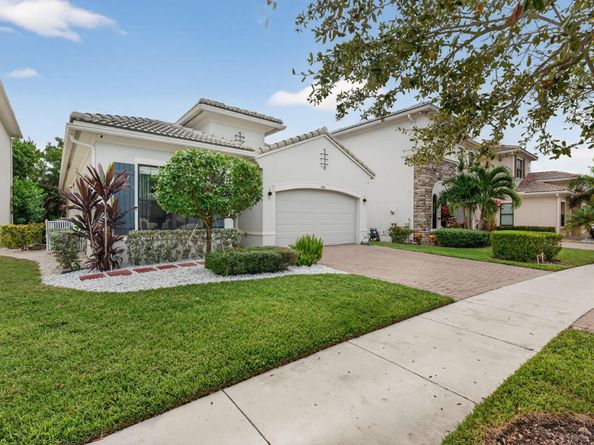 8880 NW 37th Dr, Coral Springs FL 33065