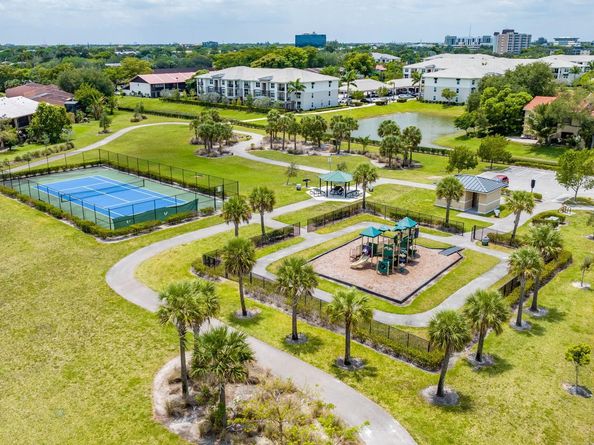 8880 NW 37th Dr, Coral Springs FL 33065