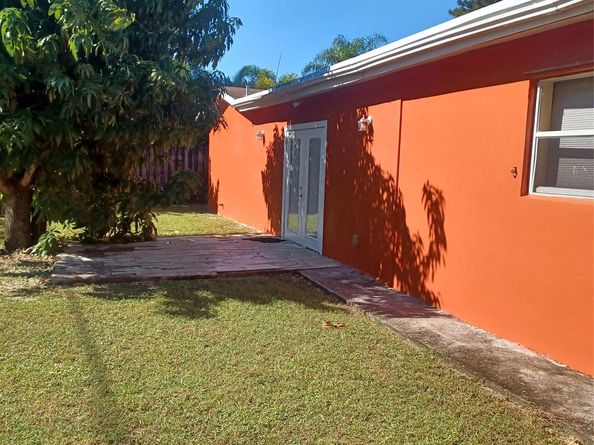 206 Gale Pl, West Palm Beach FL 33409