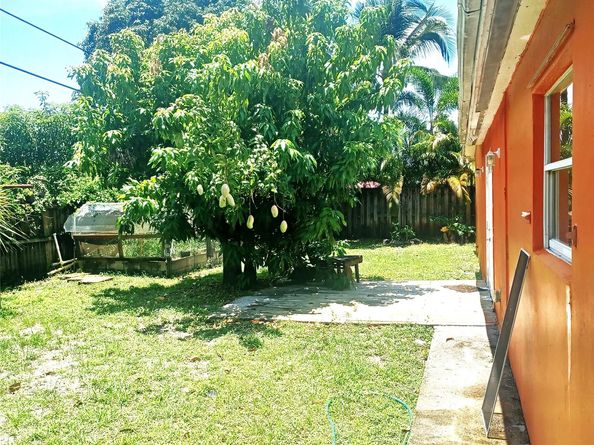 206 Gale Pl, West Palm Beach FL 33409