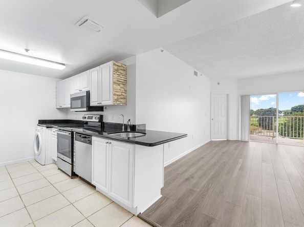 2100 Greenview Shores Boulevard 523, Wellington FL 33414