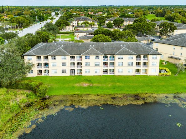 2100 Greenview Shores Boulevard 523, Wellington FL 33414