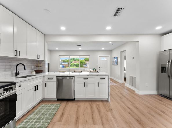 7021 SW 12th St, Pembroke Pines FL 33023