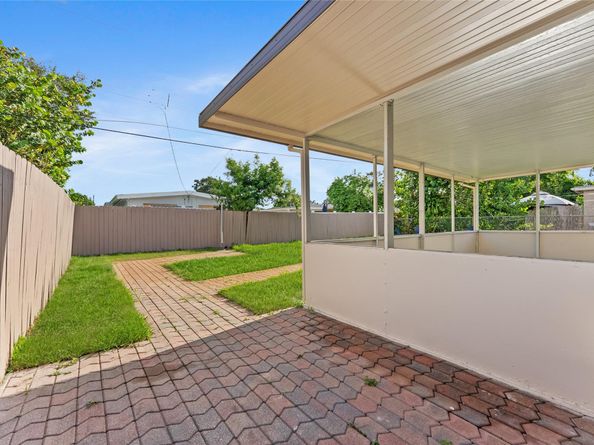 7021 SW 12th St, Pembroke Pines FL 33023