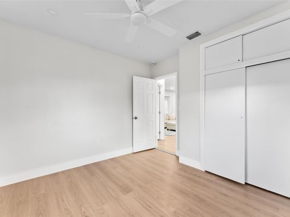 7021 SW 12th St, Pembroke Pines FL 33023