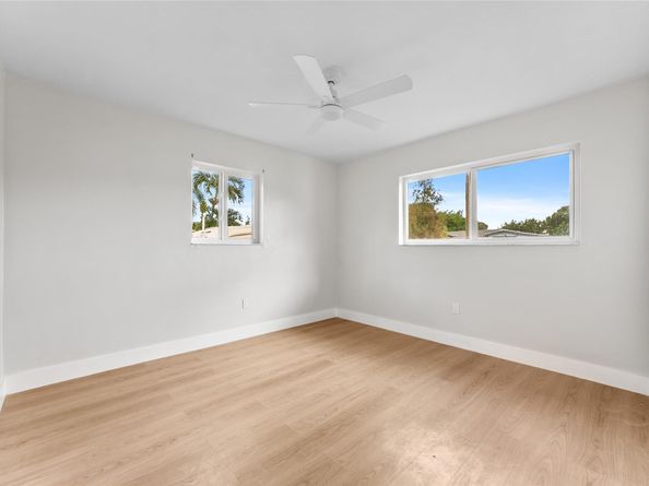 7021 SW 12th St, Pembroke Pines FL 33023