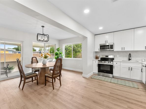 7021 SW 12th St, Pembroke Pines FL 33023