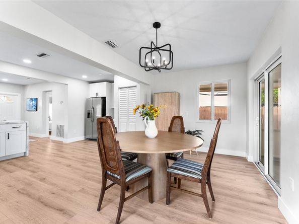 7021 SW 12th St, Pembroke Pines FL 33023