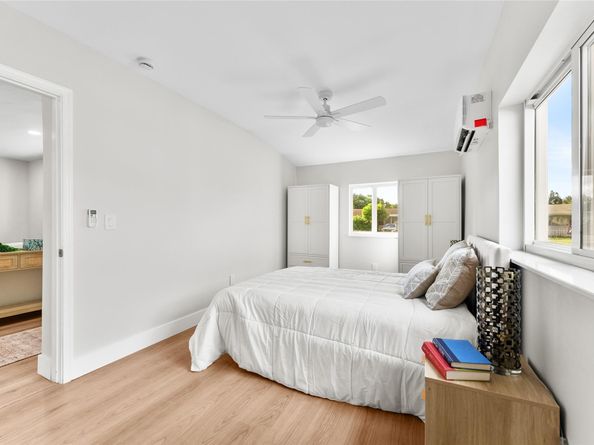 7021 SW 12th St, Pembroke Pines FL 33023