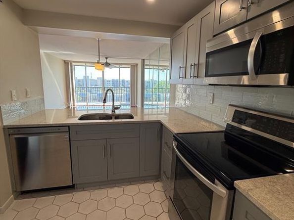 9 Royal Palm Way 6040, Boca Raton FL 33432