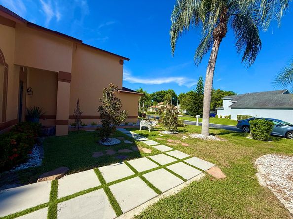 150 Paddock Lane, Greenacres FL 33413