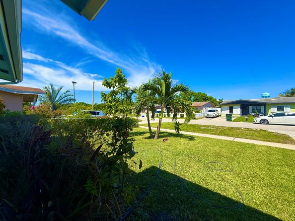 150 Paddock Lane, Greenacres FL 33413